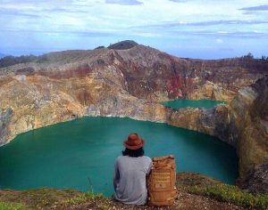 gunung-kelimutu